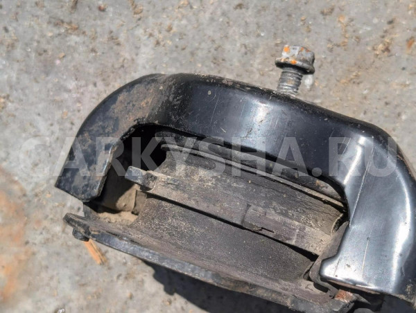 Подушка двигателя Mitsubishi Pajero оригинальный номер MR510056
