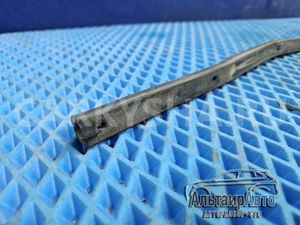 Уплотнитель капота Mitsubishi Pajero 4 передний Mitsubishi i оригинальный номер 5902A017