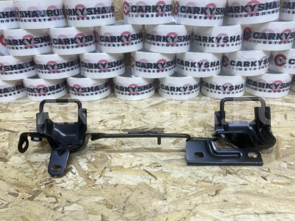 Крепление задней правой спинки Toyota Camry VIII (XV70) Рестайлинг – седан оригинальный номер 73705-33180