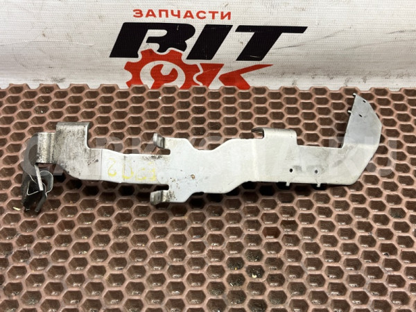 Кронштейн проводки BMW X5 оригинальный номер 13 62 8 570 146, 13 62 8 570 146, 13628570146, 8570146, 13 62 8 514 728, 13628514728, 8514728
