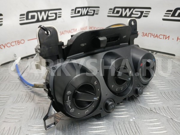 Блок управления климат-контролем Mazda Demio 