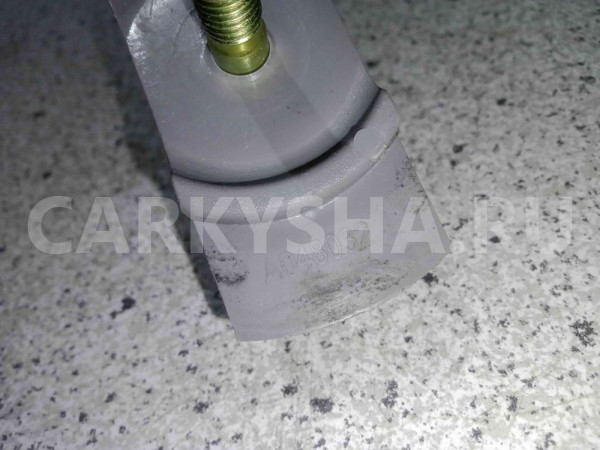 Болт крепления запасного колеса Kia Rio II рестайлинг (2009—2011) Kia Rio оригинальный номер 628501G000