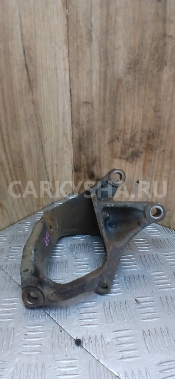 Крепление балки подвески Honda Freed 