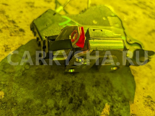 Замок двери Toyota Rush 