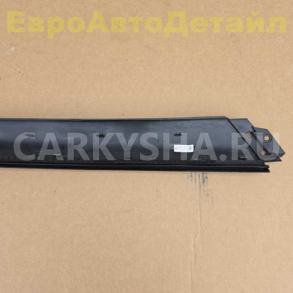 Молдинг лобового стекла Land Rover Defender 2 L663 Land Rover Defender оригинальный номер LR174349