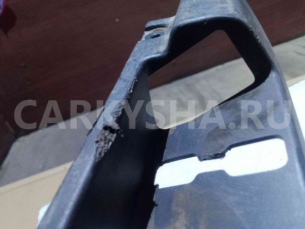 Кожух замка багажника Renault Duster I рестайлинг (2015—2021) Renault 15 оригинальный номер 909302239r
