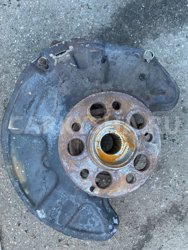 Кулак передний правый Mercedes-Benz GLK-класс X204 рестайлинг (2012—2015) Mercedes-Benz CLK-klasse оригинальный номер A2043323001