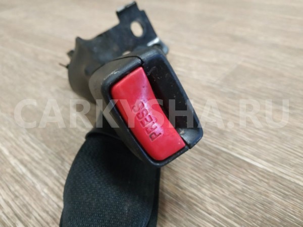 Ответная часть заднего ремня безопасности левая Toyota Avensis 