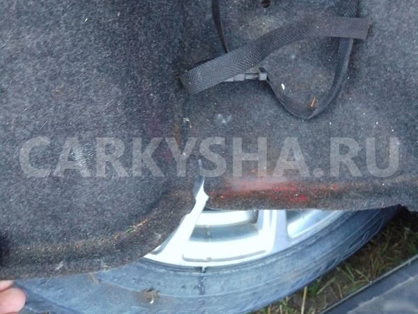Обшивка багажника правая Mazda 3 BK седан Mazda 2