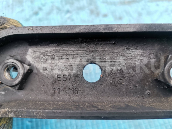 Петля капота правая Mercedes-Benz V-класс W447 OM651 2.2 Mercedes-Benz V-classe оригинальный номер A4478804600
