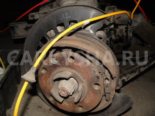 Кулак Volkswagen Touareg I рестайлинг (2006—2010) Volkswagen Touareg оригинальный номер 7L0505436B