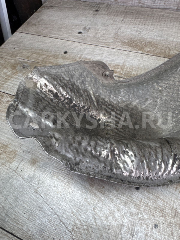 Экран тепловой задний правый Jeep  Cherokee WK2 Jeep Cherokee оригинальный номер 68090952AA