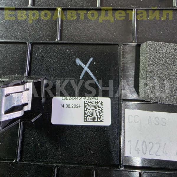 Сетка динамика в торпедо Land Rover Defender L663 Land Rover Defender оригинальный номер LR132216
