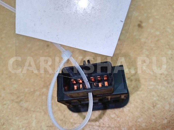 Название детали Кнопка открывания лючка бензобака Модель KIA Sorento BL Kia Sorento оригинальный номер 93550-3E020CY