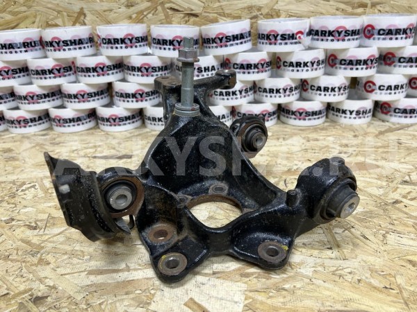Поворотный кулак задний (цапфа), левый Toyota Camry VIII (XV70) оригинальный номер 42305-33050