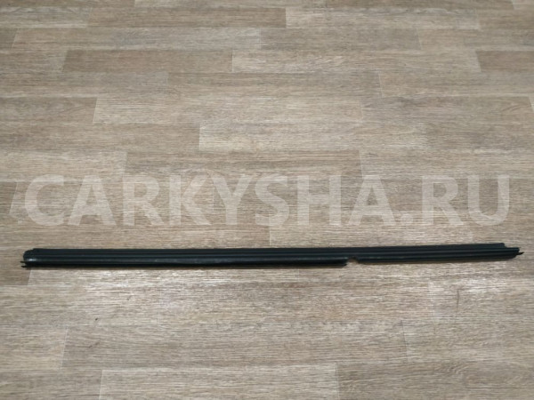 Накладка стекла заднего левого Toyota Avensis оригинальный номер 6817405091