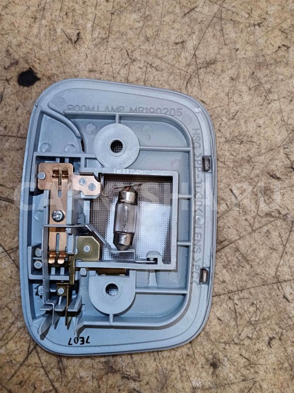 Название детали Плафон салона задний Модель Citroen C-Crosser Citroen C-Crosser оригинальный номер 6362R4