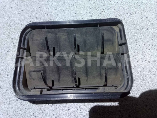 Решетка вентиляционная Renault Logan II (2012—2018) Renault 12 оригинальный номер 7700838358