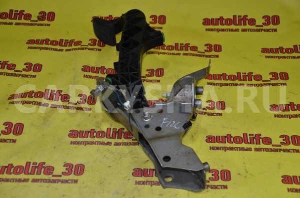 Педаль сцепления Toyota Auris 