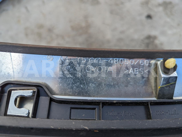 Накладка на капот Toyota Harrier оригинальный номер 7577148050