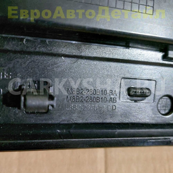Накладка переднего крыла Land Rover Defender L663 Land Rover Defender оригинальный номер LR146279