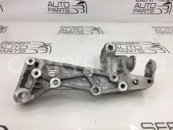 Кронштейн рычага передний правый Skoda Octavia A5 Skoda Octavia 