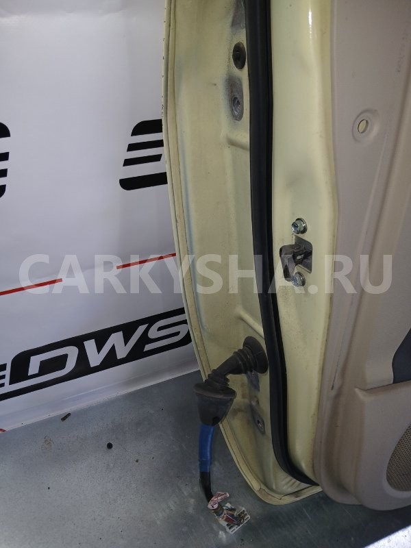 Дверь передняя правая Toyota Sienta 